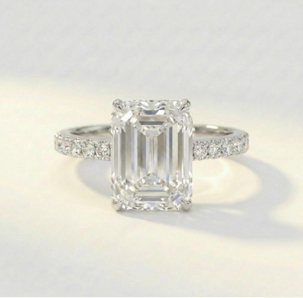 エメラルド ハーフ パヴェ リング /Emerald Cut Half Pave Ring
