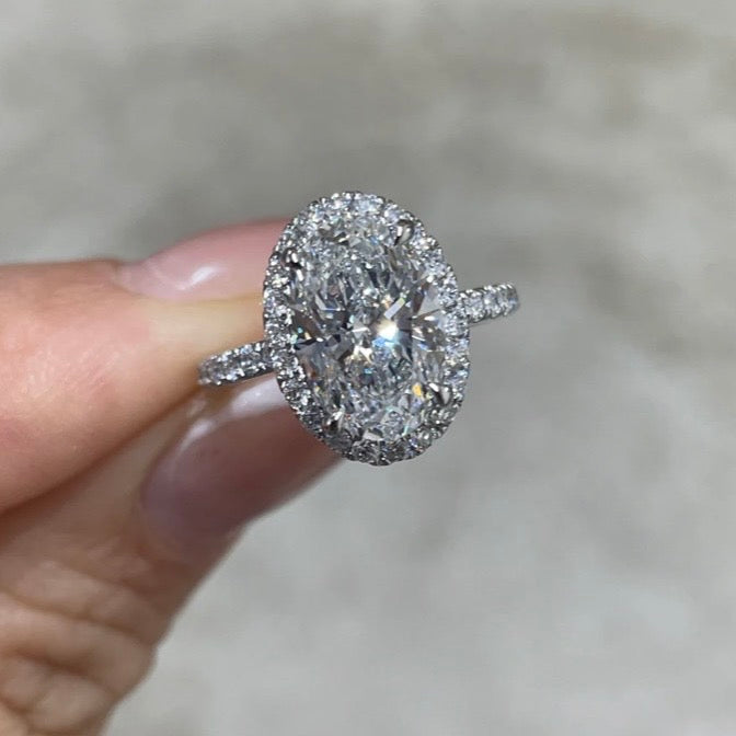 オーバル ヘイロー リング  /Oval Cut Halo Ring