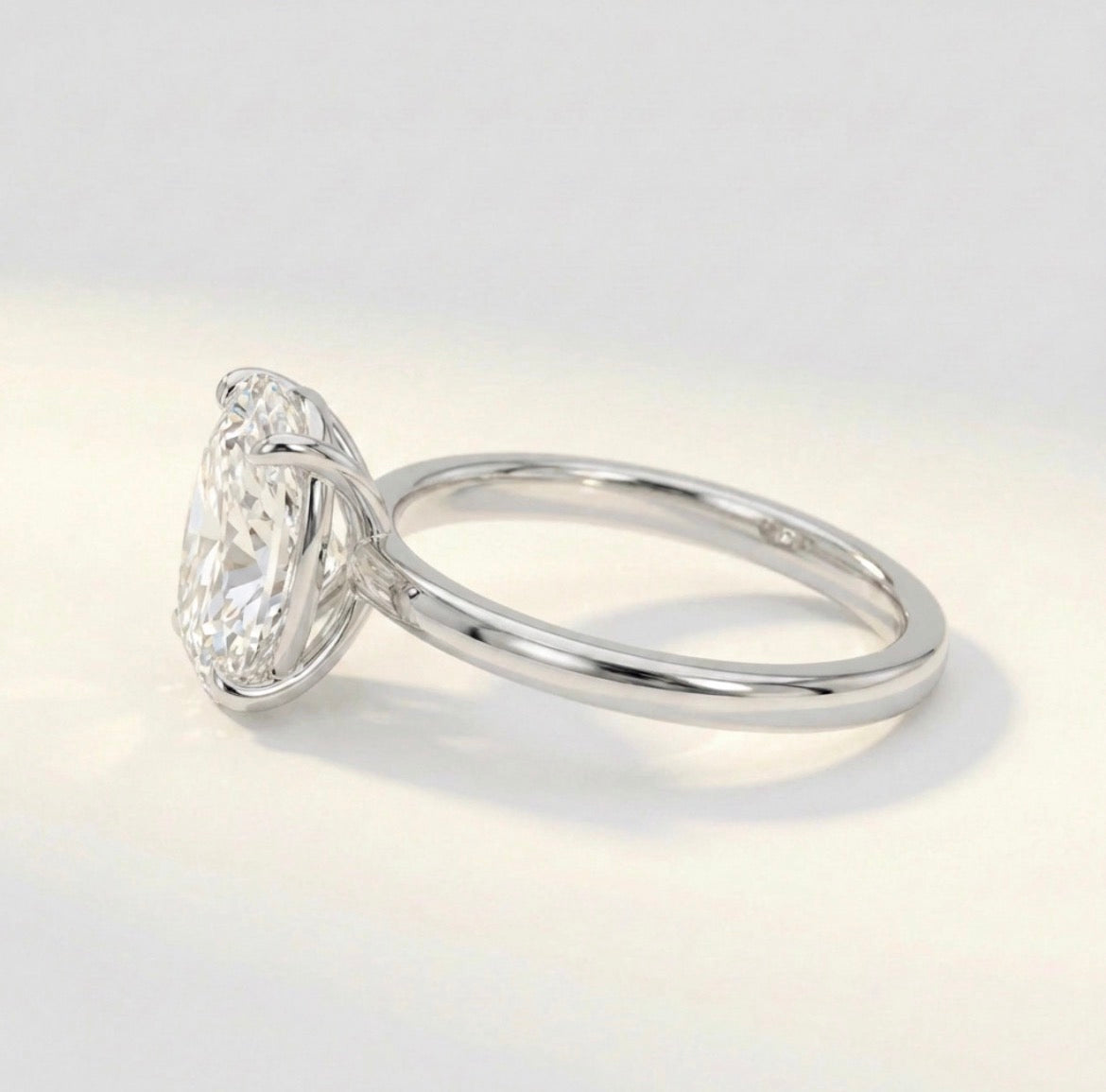 オーバル ソリティア リング/Oval Cut Solitaire Ring