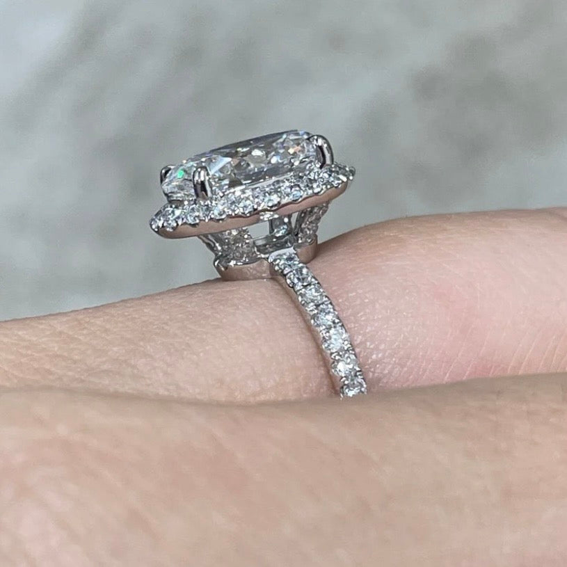 オーバル ヘイロー リング  /Oval Cut Halo Ring