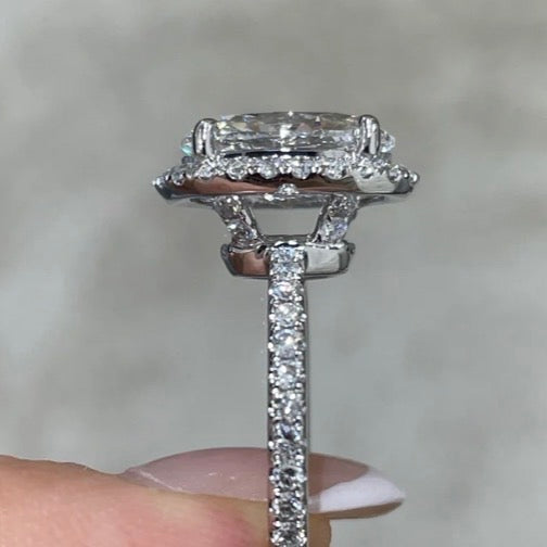 オーバル ヘイロー リング  /Oval Cut Halo Ring