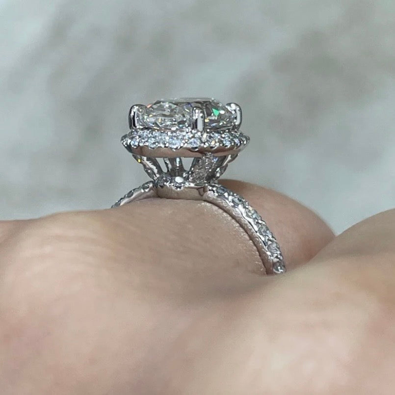 オーバル ヘイロー リング  /Oval Cut Halo Ring