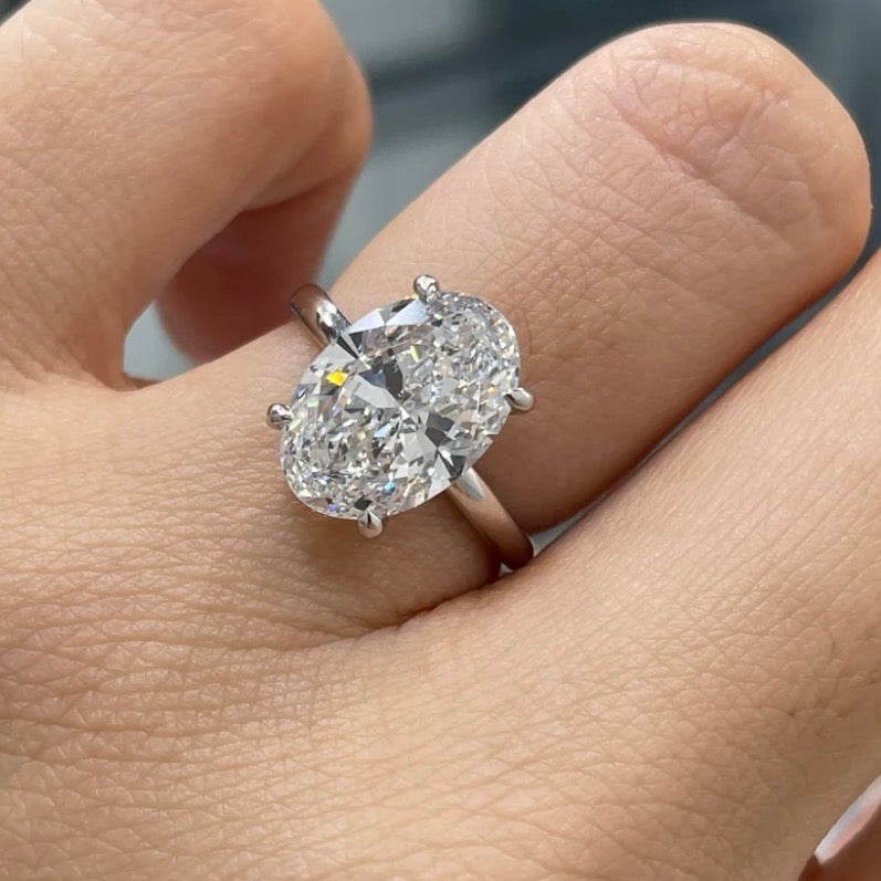 オーバル ソリティア リング/Oval Cut Solitaire Ring
