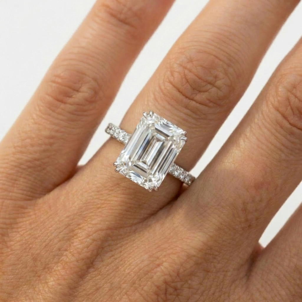 エメラルド ハーフ パヴェ リング /Emerald Cut Half Pave Ring